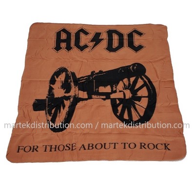 Jeté AC/DC en polar / For Those about to Rock